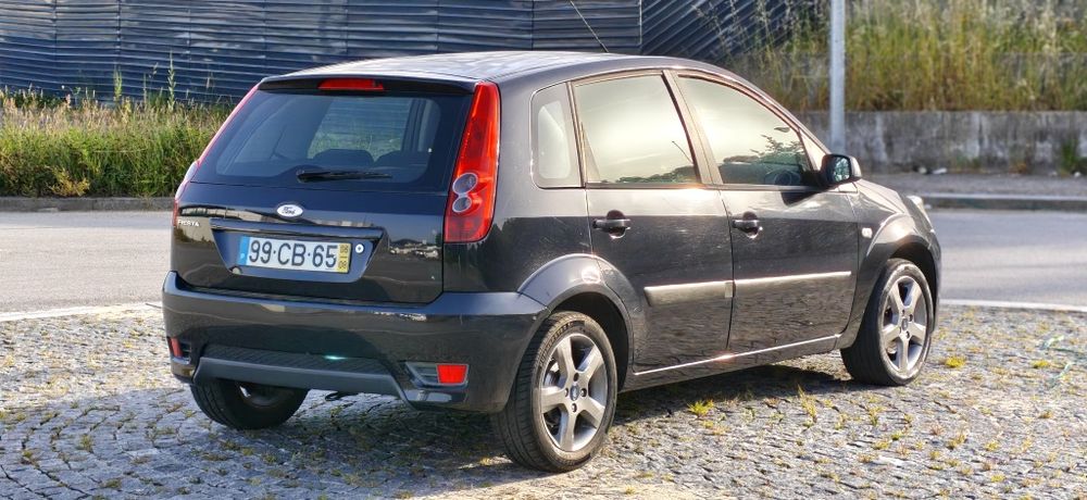 Ford Fiesta 1.2 Ghia Económico 5 Portas