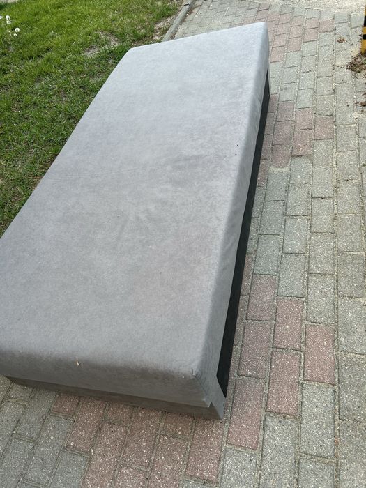 Łóżko jednoosobowe, tapczan