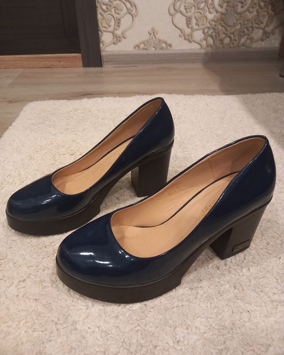 Туфлі жіночі на каблуку