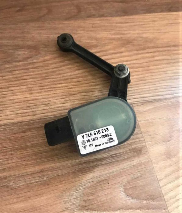 датчик уровня положения кузова Volkswagen Touareg 7L6616213 7L6616571