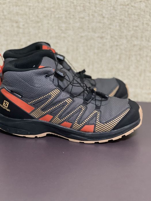 Ботинки Salomon в ідеальному стані,майже не ношані