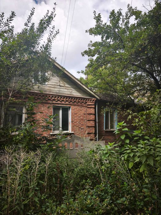 Центр,Короленка,частина будинку 6 сот.приват землі