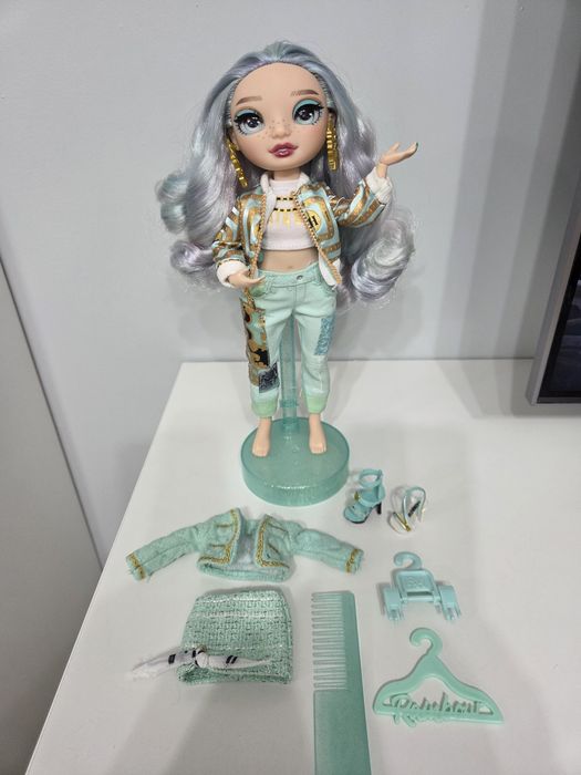 Rainbow High lalka custom Daphne Minton
