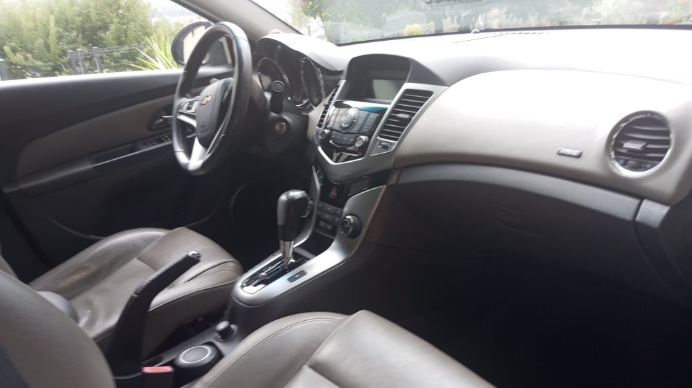 Chevrolet Cruze com caixa velocidades automáticas.