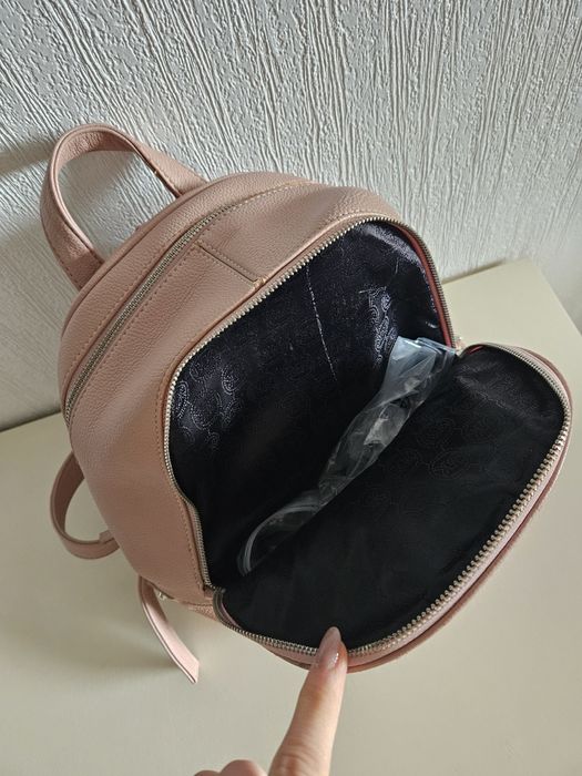 Рюкзак жіночий шкіряний пудрового кольору б/у