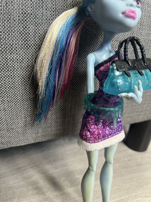 lalka monster high abby