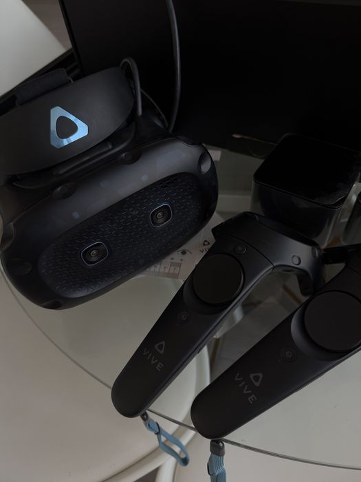 Полный комплект VR шлема HTC Vive Cosmos Elite + Штативы в подарок