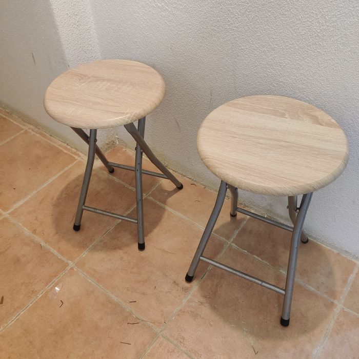 Conjunto de 2 bancos dobráveis - excelente estado!