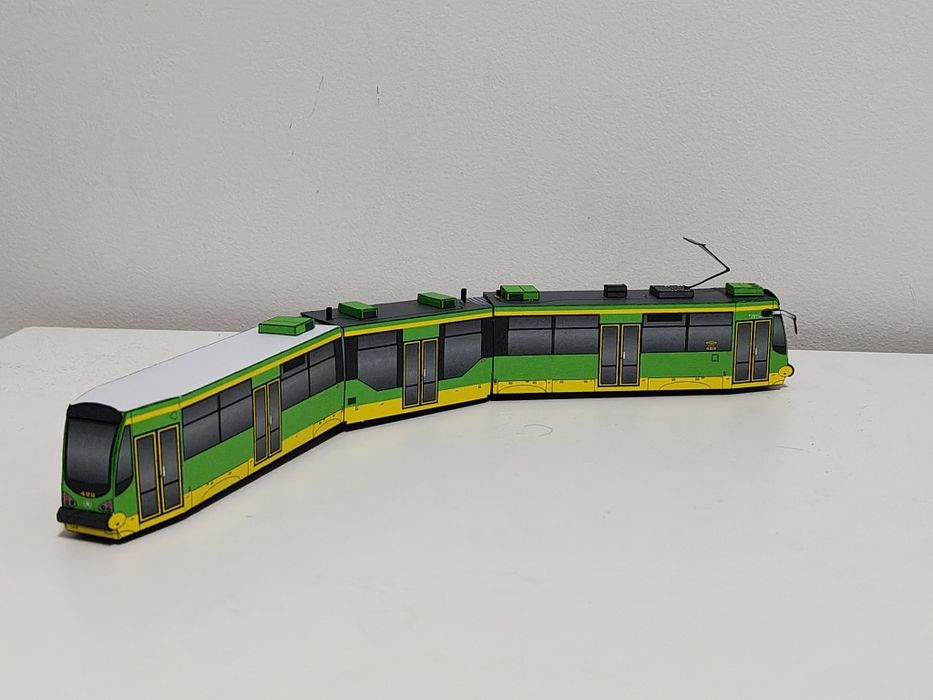 Moderus Beta MF02ac MPK Poznań Model kartonowy zabawka pociąg miejski