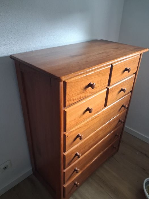 Comoda de quarto e espelho  muito bonito