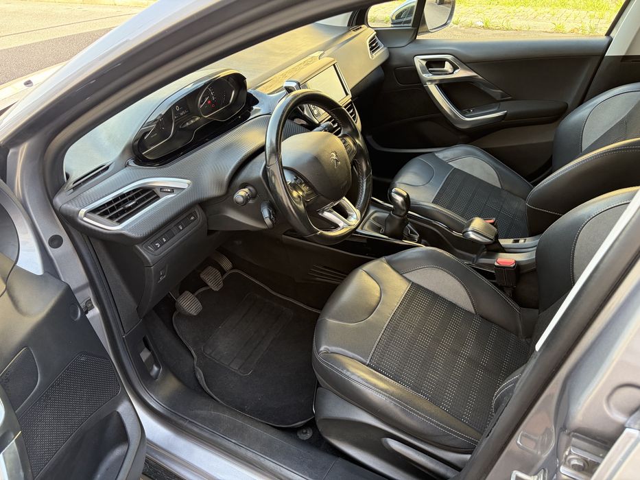 Peugeot 2008 1.2 Allure - Teto Panorâmico