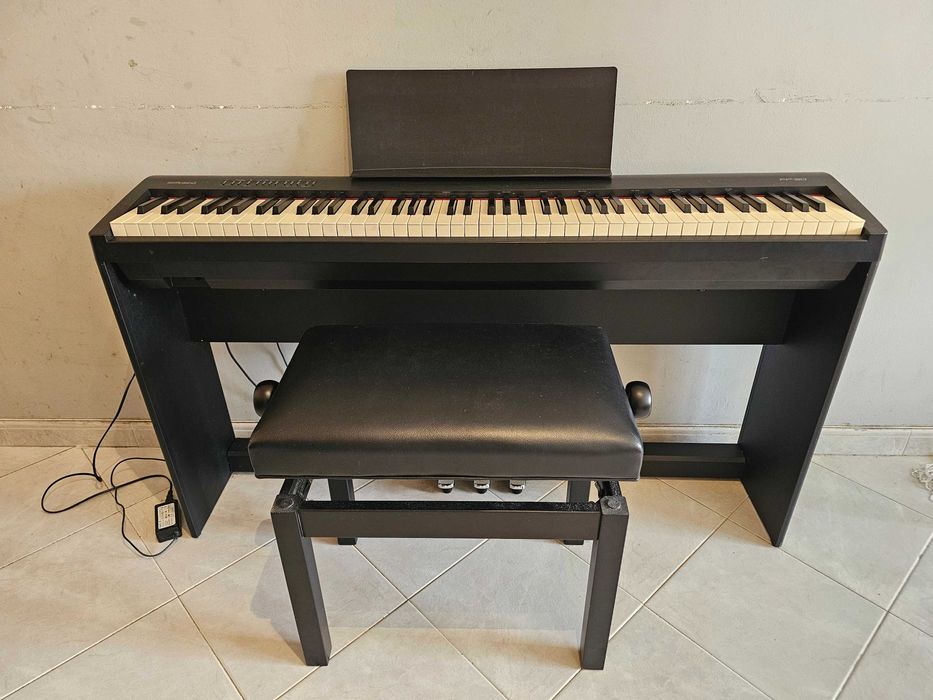 Piano eletrico da marca Roland. Em ótimo estado! .