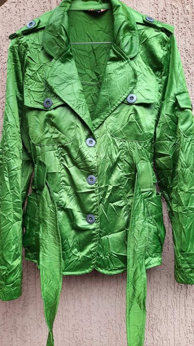 Продаться піджак у відмінному стані