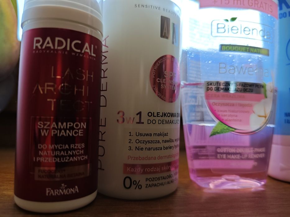 Zestaw nowych i używanych kosmetyków