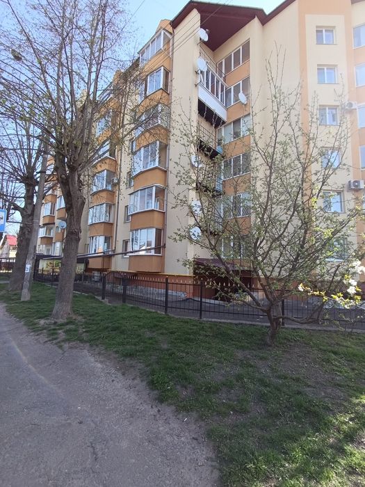 Продам нежитлове приміщення! Район Пивзавод. Вул. Ясна. ФАСАД. Цоколь!