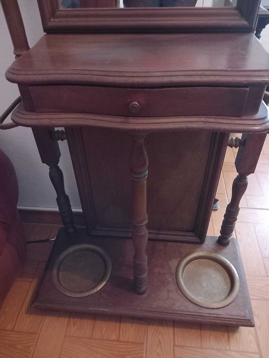 Bengaleiro com espelho