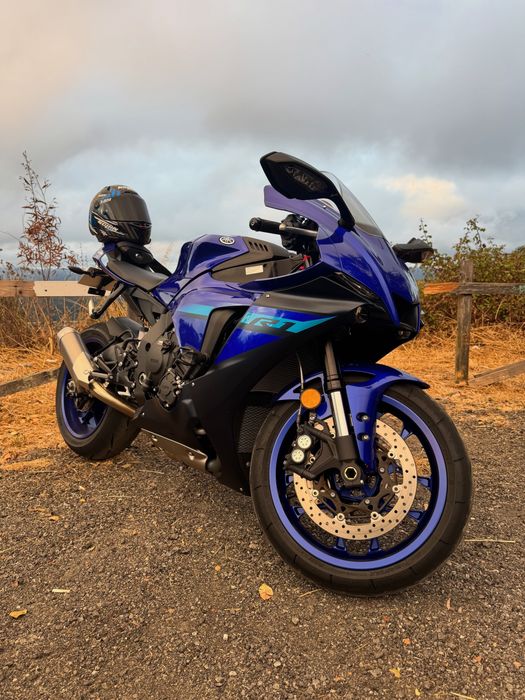 Yamaha R1 2024.