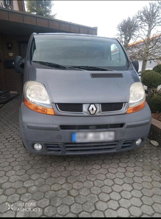 Renault trafic  II 2,5 dci 2004 rok