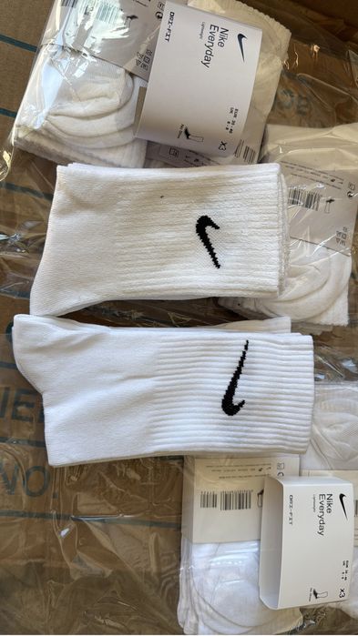 Meias peks de 12 pares branco e preto