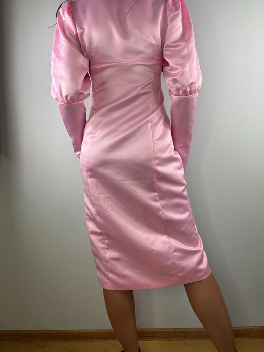 Różowa cukierkowa midi sukienka Collective The Label rozmiar S