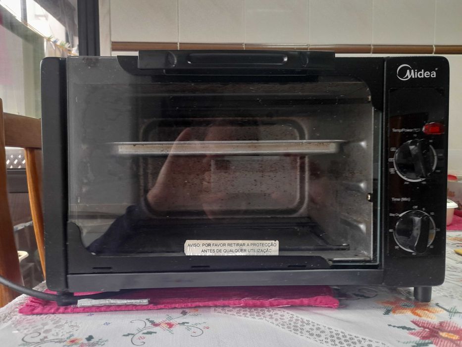 Forno eletrico preto usado