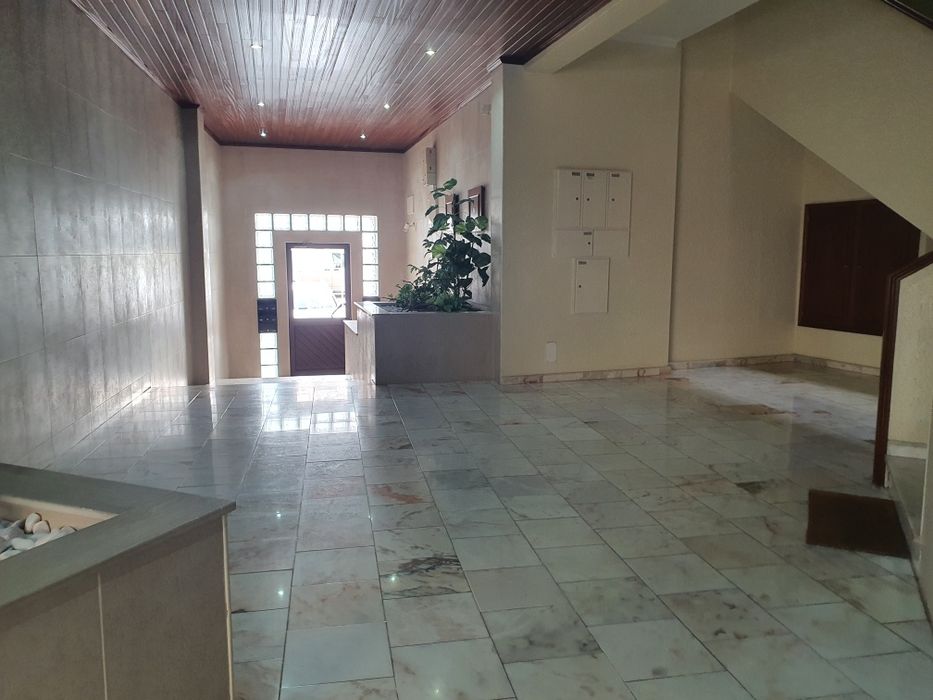 Apartamento t3 com pequeno terraço
