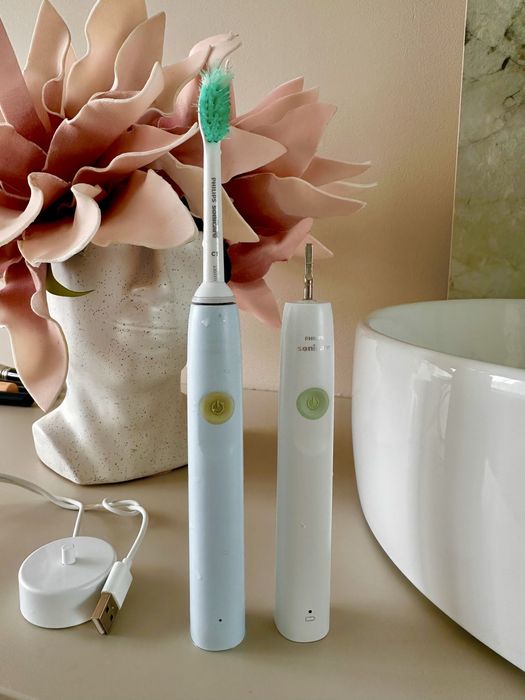 Szczoteczka soniczna Philips x2 biala i niebieska