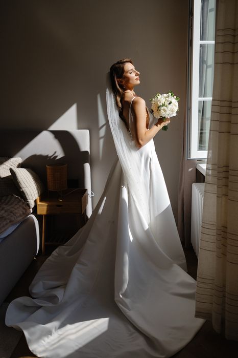 Весільна сукня у розмірі М