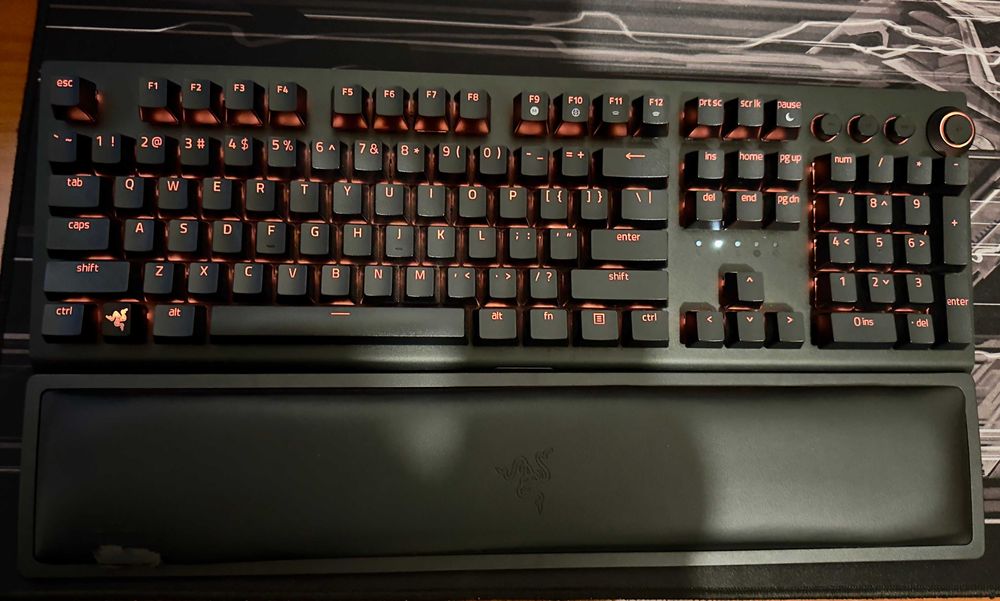 Razer BlackWidow V3 Pro Keyboard | Wireless | Yellow Switches64586163226369120