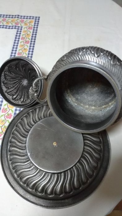 Terrina antiga em estanho com prato Prateada