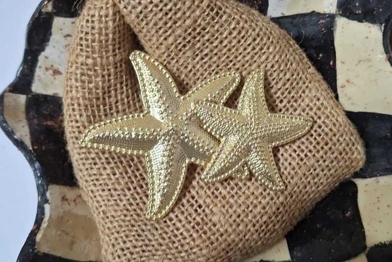 Złota broszka rozgwiazda -letni akcent