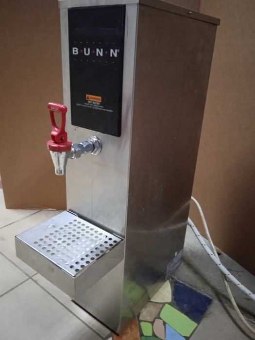 Нагреватель воды проточный.