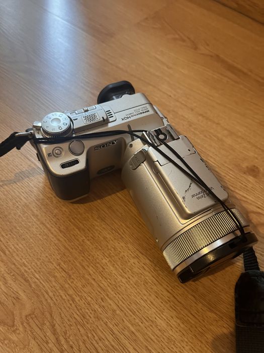 Camera digital Sony Cyber -shot DSC-F715, 5 MP Carl zeiss