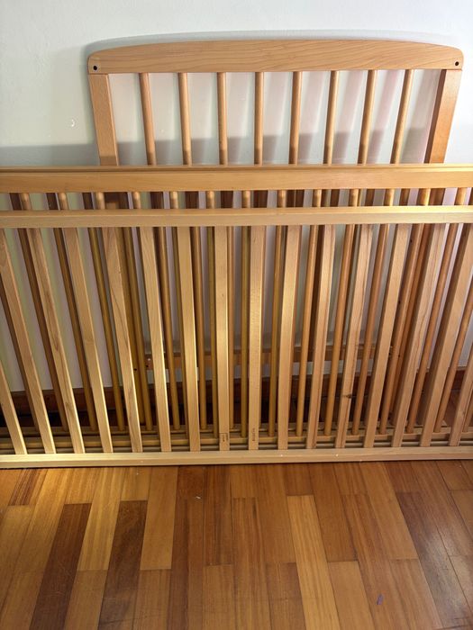 Cama bebé com colchão