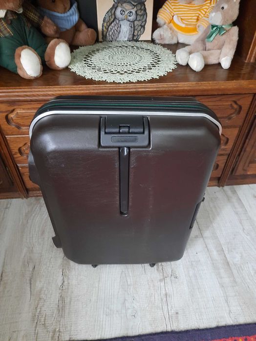 Чемодан Samsonite superior на колесах.