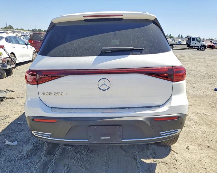 Ляда кришка багажника eqb mercedes запчастини мерседес  колір 149