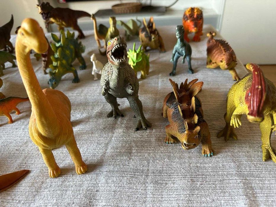 Lote de Brinquedos: 45 Dinossauros e Animais da Quinta + Oferta