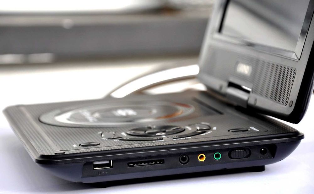 Odtwarzacz DVD do Domu i Samochodu Ekran 9 USB SD PLAY Konsola GRY 12V
