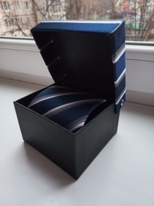 Нова краватка чоловіча на подарунок