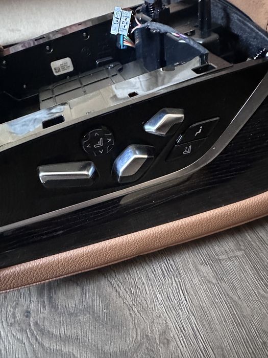 Подлокотнік bmw 7(G 11   - G 12)