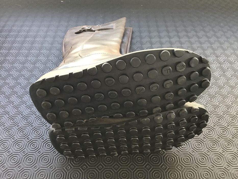 Botas pele Fly London novas