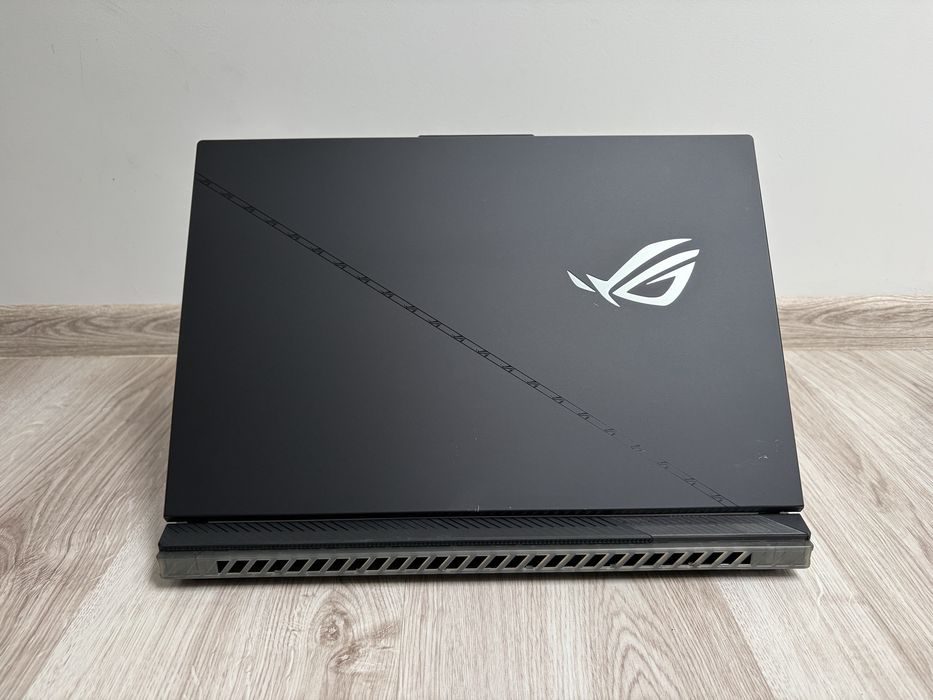 ASUS ROG Strix SCAR 18 | RTX 4090 (16GB) | i9-13980HX | 64GB RAM DDR5 | 2TB |