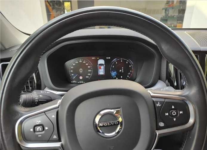 Продам Volvo XC60  2023 року