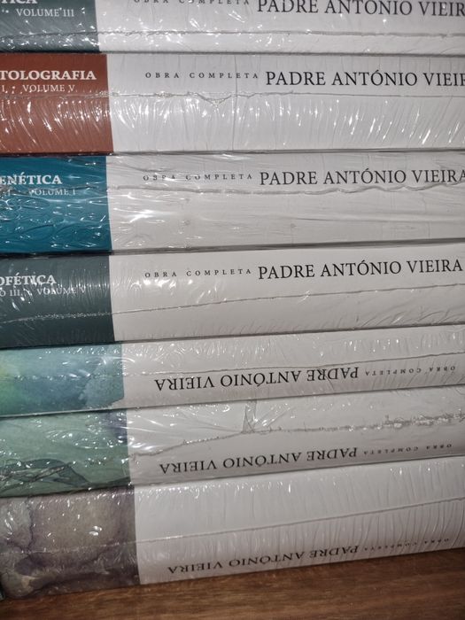 Enorme colecção  de livros de  padre António Vieira, todos os títulos.