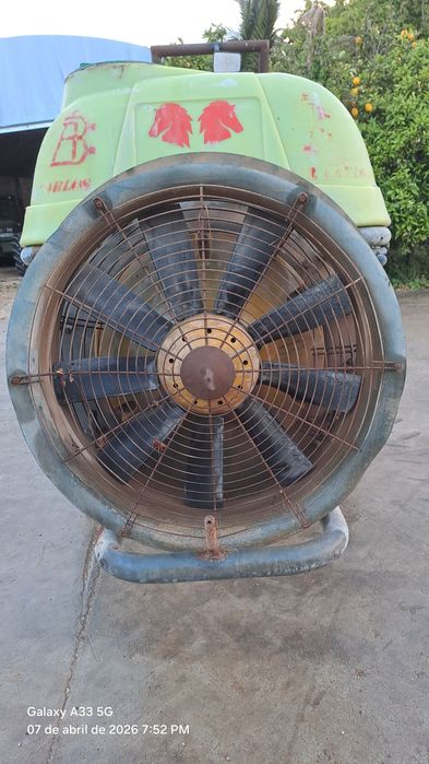Pulverizador rocha 300litros
