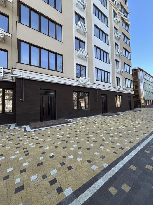 Продаж нового комерційного приміщення Центр (Садова)  Топ - Локация