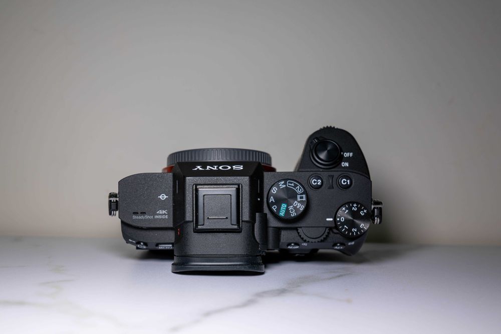 Sony A7 III – Excelente estado | Apenas 7.361 disparos | Fatura + Caixa + Extras