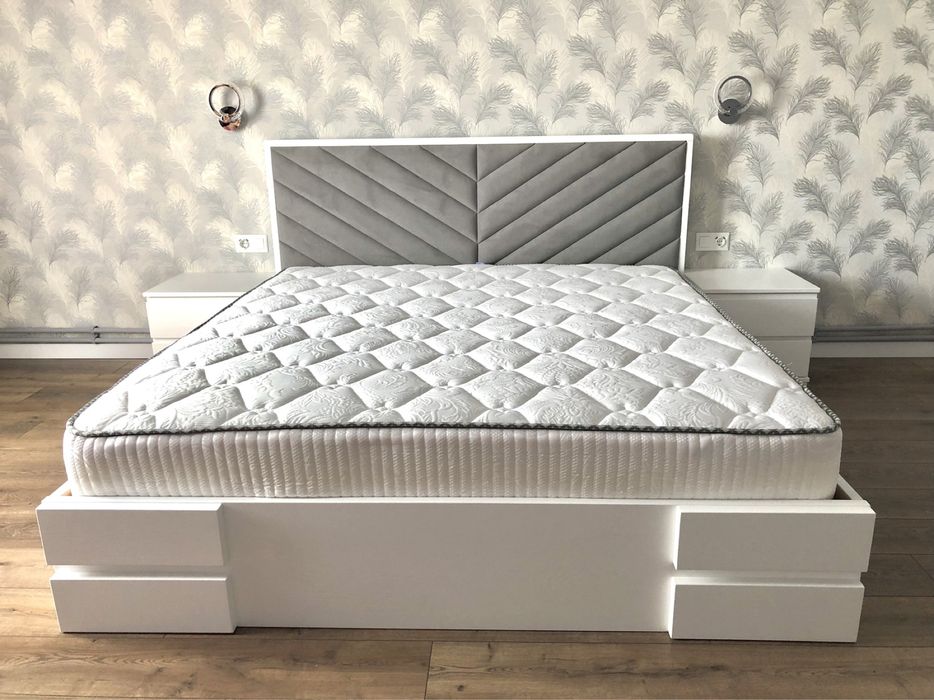 Двохспальне ліжко з масиву ясеня власного виробництва