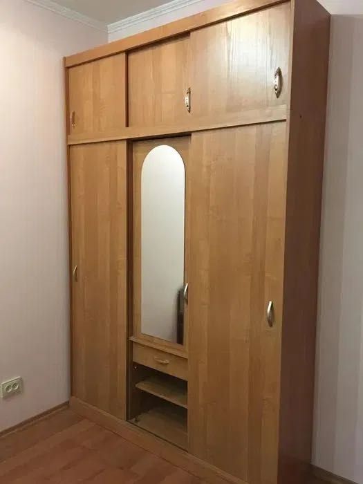 Шкаф для спальни или прихожей.