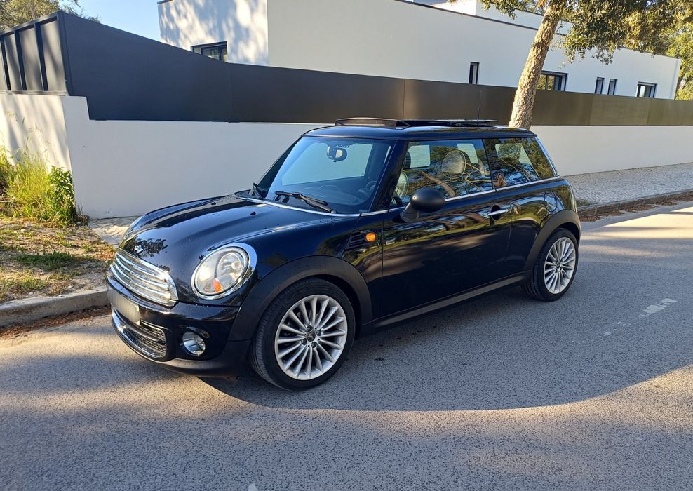 Mini diesel com teto panorâmico